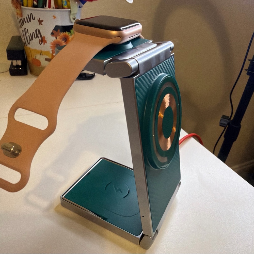 3 in 1 Wireless Charging Station - green